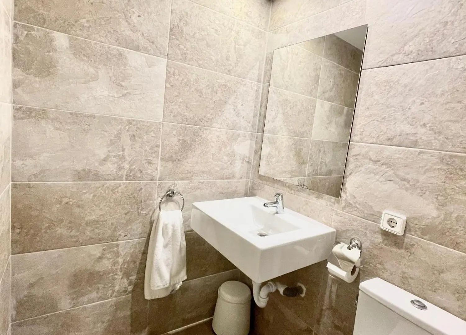게스트하우스 Hostal Vista Alegre 알쿠디아 항구